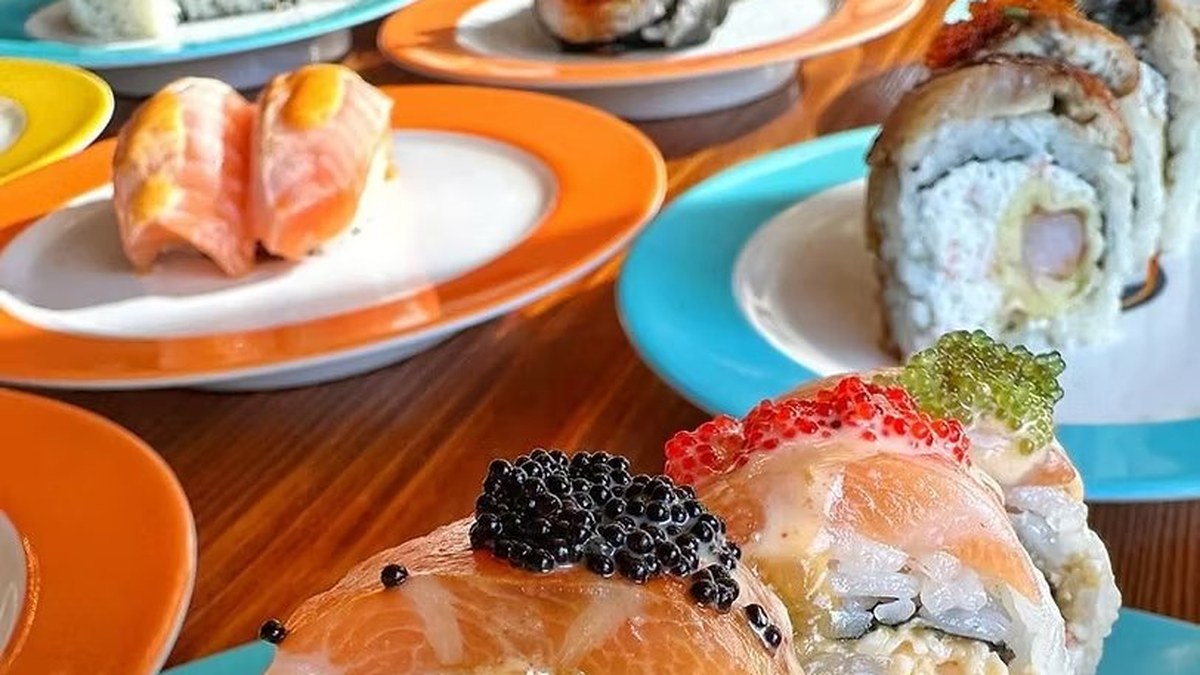 Blue Island Sushi & Roll conveyor belt sushi Federal Way WA